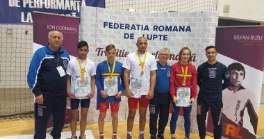 Stire din Sport : Luptătorii de la CS Farul nu au voie în sală. "Ne vom transforma în atleți și halterofili!"