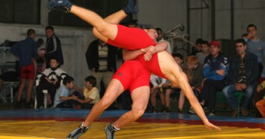 Stire din Sport : Luptătorii constănțeni, în forță la Naționalele de la Mangalia