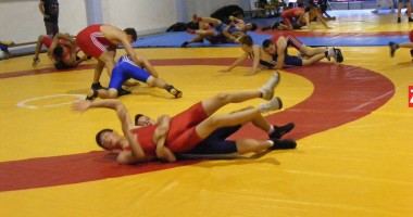 Stire din Sport : Premianții Federației Română de Lupte 2013