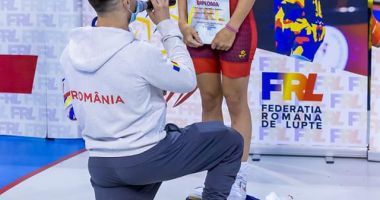 Lupte / Sportivă cerută în căsătorie chiar pe podiumul de premiere! - 2