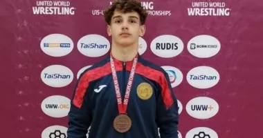 Stire din Sport : Traian Albert Fuzi, medaliat cu bronz la Europenele de lupte din Bulgaria