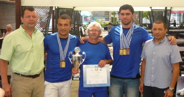 Stire din Sport : Jos pălăria în fața campionilor mondiali de wrestling-beach!