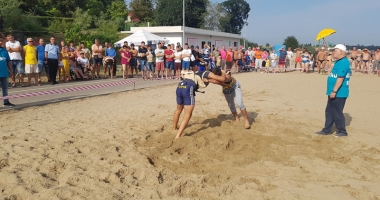 Stire din Social : Lupte turco-tătare, pe plaja din Techirghiol