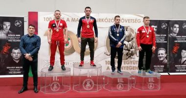 Stire din Sport : Lupte / Medalii pentru români, la turneul din Ungaria. Aur pentru Răzvan Arnăut