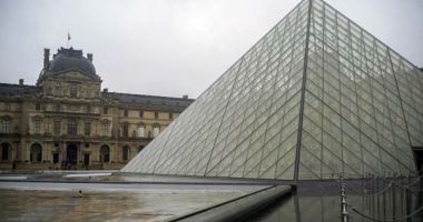 Stire din Eveniment : S-a închis Muzeul Luvru din Paris!