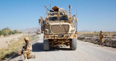 Stire din Eveniment : Doi dintre cei patru militari români răniți în Afganistan, transferați în Germania