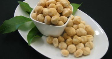 Stire din Sănătate : Uleiul de macadamia face minuni pentru pielea uscată