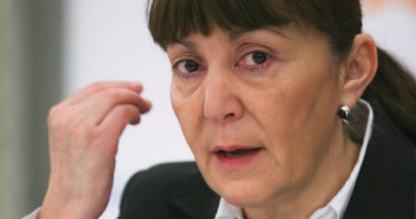 Stire din Politică-Administrație : Monica Macovei candidează la președinția PDL