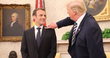 Donald Trump revine: Trebuie să-l facem perfect pe Emmanuel Macron