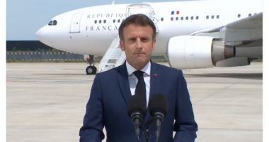 Stire din Eveniment : Emmanuel Macron a aterizat pe aeroportul Mihail Kogălniceanu