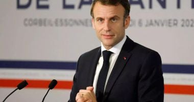 Stire din Actualitate : Emmanuel Macron îşi apără contestata sa reformă a pensiilor
