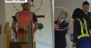 Stire din Actualitate : Președintele Franței "bătut" de soție, în avion? Palatul Élysée dezminte că Brigitte l-a pălmuit pe Emmanuel Macron