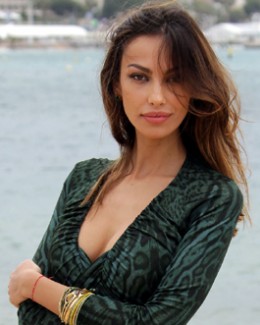Stire din Monden : Mădălina Ghenea, cu ochii în lacrimi:  "M-am îndrăgostit de Gerard"