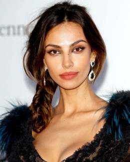 Stire din Monden : Mădălina Ghenea:  "Nu e ușor să fii femeie fatală"
