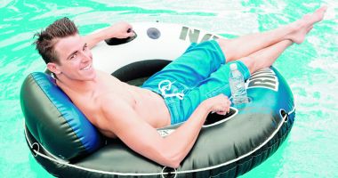 Stire din Diverse : "Made in Romania": să vii la mare și să faci baie în piscină!