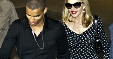 Stire din Monden : Madonna a plecat în vacanță  cu iubitul, dar și cu mama acestuia