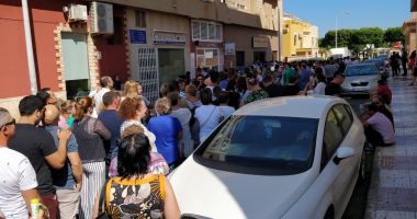 Stire din Politică-Administrație : Români umiliți la vot, la Madrid. "A fost inuman. M-am simțit ca într-o țară bananieră!"