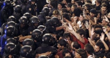 Stire din Actualitate : Protestele de la Madrid / Șase persoane arestate și doi polițiști răniți