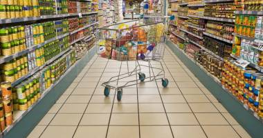 Stire din Social : Magazinele, obligate să vândă carne,  legume și fructe românești