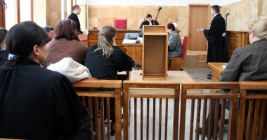 Stire din Eveniment : "Bătaie" pe fotoliile de magistrat