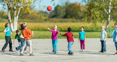 Stire din Sport : Mai multe ore de educație fizică  în școli. "Chiar ar fi o bombă atomică!"