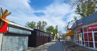 Galerie FOTO / 1 Mai “înfrigurat” în stațiunile de pe litoral! Vântul și temperaturile scăzute i-au ținut departe pe turiști - 3
