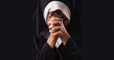 Stire din Eveniment : Oamenii încă se lasă păcăliţi! Măicuțe false oferă servicii ritualice pe internet. Clienţi pe bandă rulantă