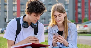 Stire din Social : Până la ce vârstă pot primi copiii pensie de urmaș și ce acte trebuie depuse