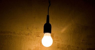 Stire din Social : Mai multe străzi din centrul Constanței, fără curent electric