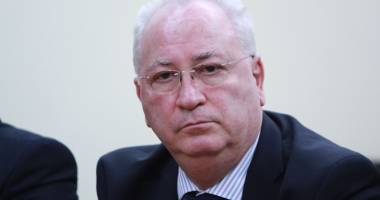 Stire din Politică-Administrație : Mai mulți foști miniștri, printre care  și Puiu Hașotti, denunțați la Parchet