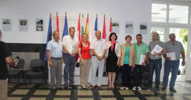 Stire din Politică-Administrație : Mai mulți primari din județul Constanța  s-au reunit pentru  a dezbate situația câinilor fără stăpâni