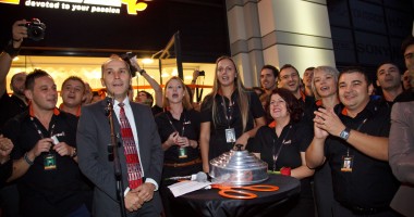 Stire din Economie : S-a deschis F64, cel mai mare magazin foto din sud-estul Europei