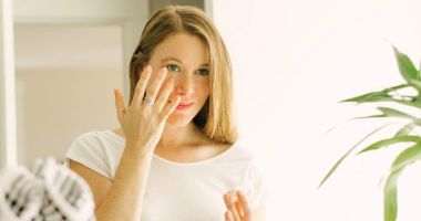 Stire din Sănătate : Pielea mâinilor are nevoie de exfoliere săptămânală