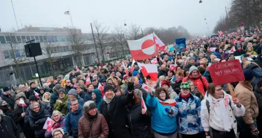 Stire din Actualitate : "Mâinile jos de pe Groenlanda". Proteste uriașe la Copenhaga și în alte orașe din Danemarca