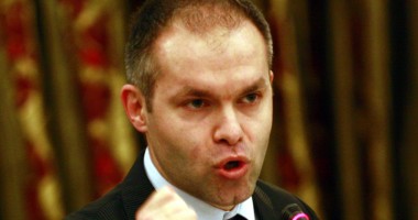 Stire din Politică-Administrație : "Mă înscriu în Partidul Mișcarea Populară, candidez la europarlamentare"