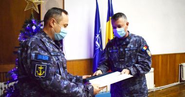 Stire din Eveniment : Maistru militar al Forţelor Navale, distins cu Emblema de Onoare a Comunicațiilor și Informaticii