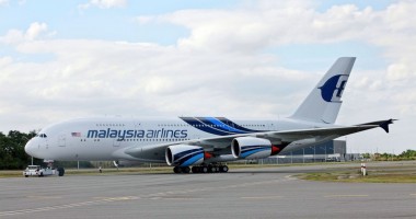 Stire din Actualitate : Dispariția avionului aparținând companiei Malaysia Airline rămâne un mister. Numeroase semne de întrebare privind persoane de la bord