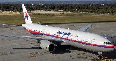 Stire din Actualitate : Un avion cu 239 de pasageri la bord a dispărut și e de negăsit - Malaysia examinează ipoteza teroristă
