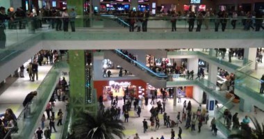 Stire din Actualitate : Atentat cu bombă într-un mall din Atena