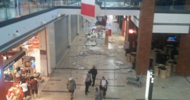 Stire din Eveniment : Arad: Bucăți din plafonul din rigips al unui mall s-au prăbușit
