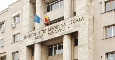 Stire din Eveniment : Descinderi la INML. Membrii unei comisii, suspectați că au favorizat un medic acuzat de malpraxis