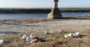 Malul Dunării, la Cetatea Carsium, ecologizat de Ziua Mondială a Curățeniei - 2