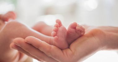 Stire din Social : Record de mame minore în România. Opt din zece mame gravide cu vârsta sub 18 ani nu mai merg la școală