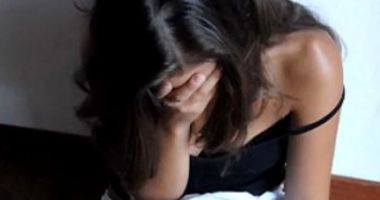 Stire din Eveniment : Adolescentă de 15 ani cu un copil, forțată să practice prostituţia de către propria mamă