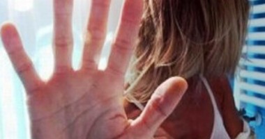 Stire din Eveniment : Mamă condamnată la închisoare, pentru că i-a permis amantului să-i violeze fiica