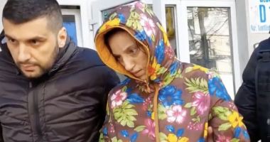 Stire din Eveniment : Mama fetiţei de 9 ani, găsită moartă într-un apartament din Galați, ridicată pentru audieri