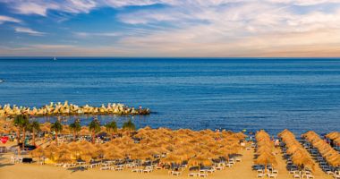 Stire din Social : Sezonul estival continuă la Mamaia, cu vreme de vară și prețuri de extrasezon