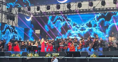 În aceste momente, în piațeta Perla a început Festivalul de Muzică Ușoară "Mamaia" - 4