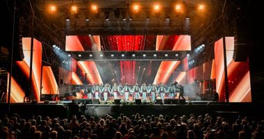 Stire din Cultură-Educație : Mamaia se transformă în scena folclorului românesc! Începe Festivalul Național al Cântecului și Dansului Popular