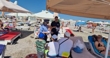 Stire din Eveniment : Polițiștii, în stațiunea Mamaia. Despre ce au vorbit